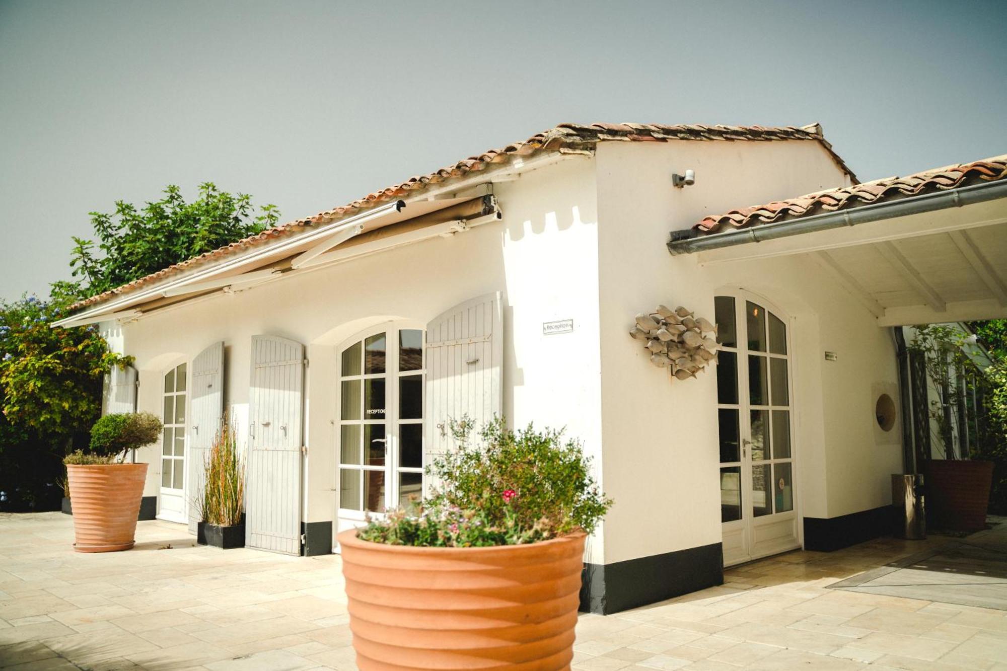 Le Clos Saint-Martin Hotel & Spa Екстериор снимка